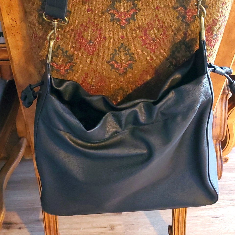 Universal Thread Purse.